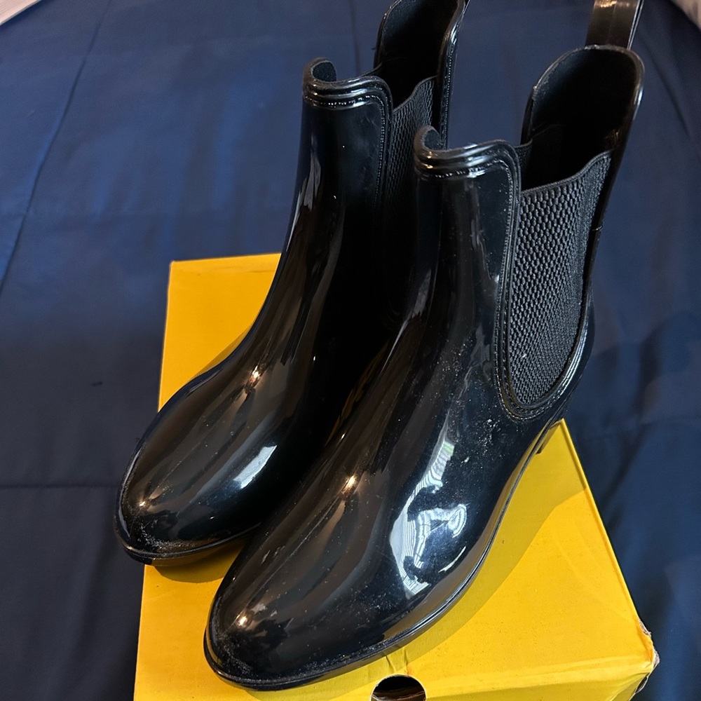 Size 8 Black Dover Bootie by Seven7Footwear